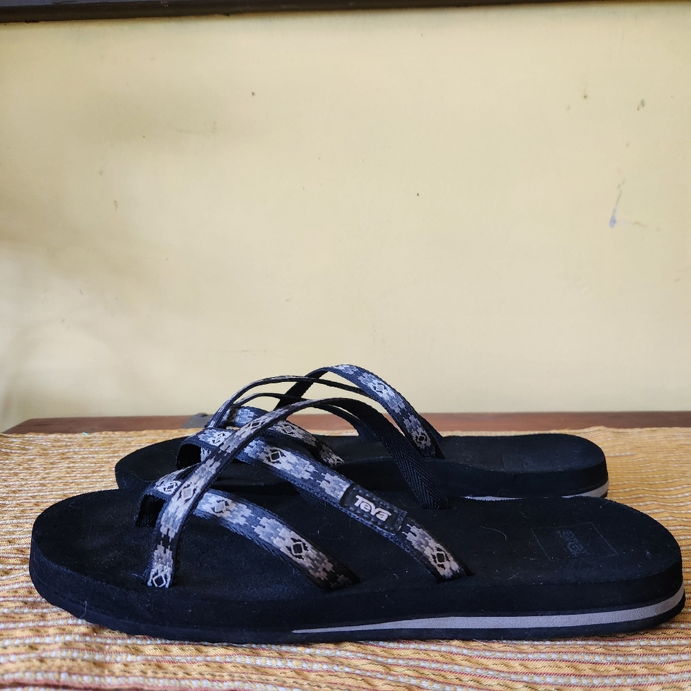 Teva Olowahu strappy sandals